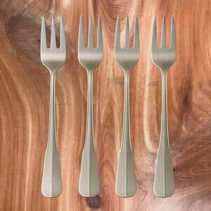 Oneida Colonial Boston Distinction Deluxe Stainless HH 6” Cocktail Forks 4 Set